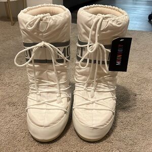 Moon Boots Size 8